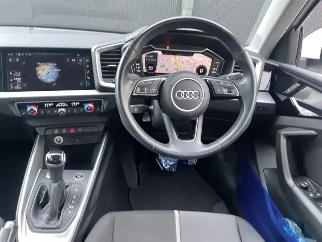 アウディ Ａ１ SB 25TFSI アドバンスド 香川県 2020(令2)年 3万km グレイシアホワイトメタリック 純正ナビ/バックカメラ