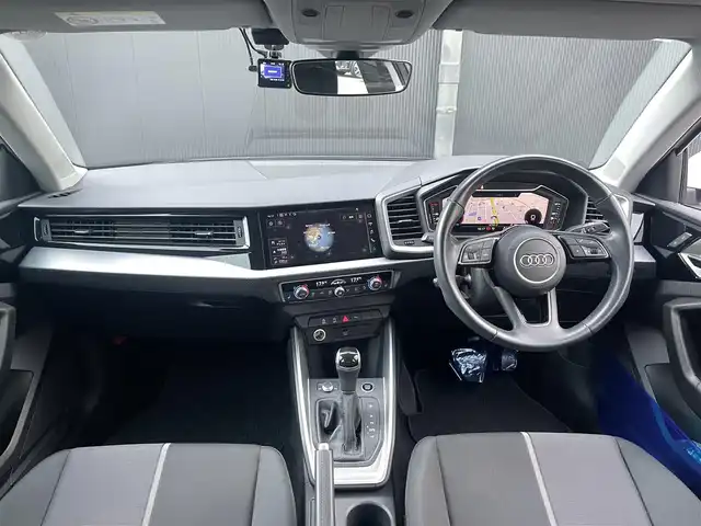 アウディ Ａ１ SB 25TFSI アドバンスド 香川県 2020(令2)年 3万km グレイシアホワイトメタリック 純正ナビ/バックカメラ