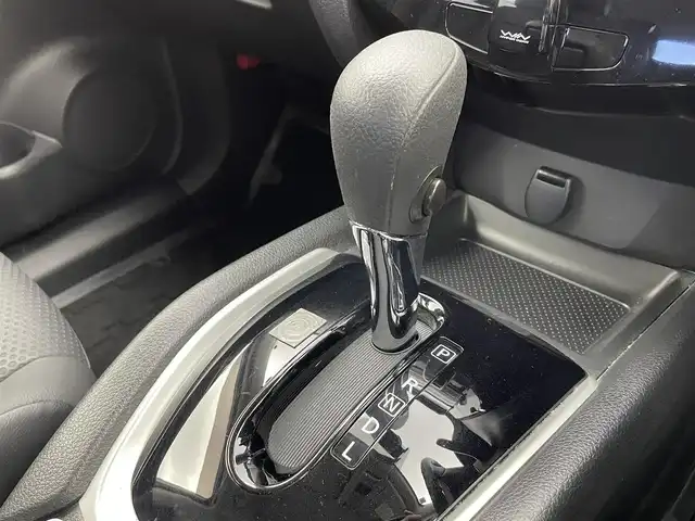 日産 エクストレイル 20S エマージェンシーブレーキ 富山県 2017(平29)年 4万km ブリリアントホワイトパール 純正ナビ（AM/FM/CD/BT/フルセグ）/バックカメラ/ドライブレコーダー/ETC/衝突被害軽減システム/コーナーセンサー/横滑り防止装置/アイドリングストップ/純正アルミホイール/純正フロアマット/レザーシート/シートヒーター/ハロゲンライト/ステアリングスイッチ/ミラーヒーター/スマートキー