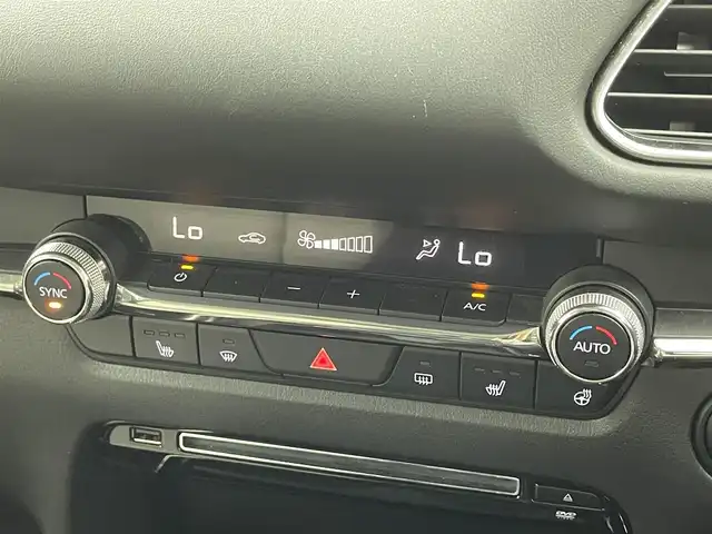 マツダ ＣＸ－３０ XD プロアクティブツーリングセレクション 福井県 2020(令2)年 4.2万km スノーフレイクホワイトパールマイカ 純正メーカーＯＰナビ/（ＦＭ／ＡＭ／ＢＴ／ＣＤ／ＤＶＤ／ＴＶ）　/３６０°ビューモニター　/パワーバックドア　/純正１８インチアルミ　/シートヒーター　/ハンドルヒーター　/前後センサー/社外前ドライブレコーダー/ＬＥＤヘッドライト/純正フロアマット/社外ＥＴＣ