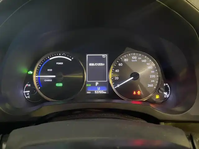 レクサス ＩＳ 300h バージョンL 東京都 2018(平30)年 5.4万km プラチナムシルバーメタリック 後期モデル/純正メーカー１０．３インチマルチナビ/（CD/BD/BT/地デジTV)/バックカメラ/黒赤セミアニリン皮シート/D席メモリーパワーシート/ETC2.0/シートヒーター・エアシート/ヒーテッドミラー/パドルシフト/オートリアサンシェード/エンジンプッシュボタン/スマートキー/レーダークルーズコントロール/プリクラッシュセーフティー/レーンキープアシスト/ブラインドスポットモニター/クリアランスソナー/バイザー・マット/保証書