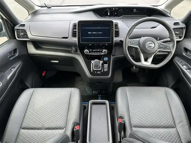 日産 セレナ e－パワー ハイウェイスター V 岡山県 2020(令2)年 6.9万km ブリリアントホワイトパール 2トーン 純正１０インチナビ/（AM.FM.BT.フルセグ.CD.DVD）/全方位モニター/フリップダウンモニター/両側パワースライドドア/セーフティパック/ステアリングヒーター/プロパイロット/エマージェンシーブレーキ/・衝突軽減ブレーキ/・コーナーセンサー/・オートマチックハイビーム/ビルトインETC/ブラインドスポットモニター/LEDヘッドライト