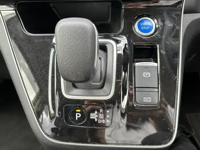 日産 セレナ e－パワー ハイウェイスター V 岡山県 2020(令2)年 6.9万km ブリリアントホワイトパール 2トーン 純正１０インチナビ/（AM.FM.BT.フルセグ.CD.DVD）/全方位モニター/フリップダウンモニター/両側パワースライドドア/セーフティパック/ステアリングヒーター/プロパイロット/エマージェンシーブレーキ/・衝突軽減ブレーキ/・コーナーセンサー/・オートマチックハイビーム/ビルトインETC/ブラインドスポットモニター/LEDヘッドライト