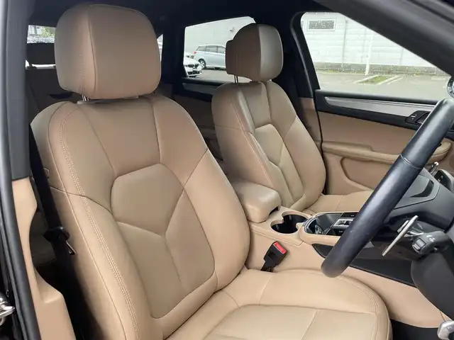 ポルシェ ポルシェ マカン 道東・釧路十勝 2021(令3)年 3.7万km 黒 ４WD/純正ナビ/３６０°ビューカメラ/ETC2.0/社外前後ドライブレコーダー/衝突軽減ブレーキ/レーンディパーチャーアラート/アダプティブクルーズコントロール/クリアランスソナー/ブラインドスポットモニター/ハーフレザーシート/フロントシートヒーティング/電動フロントシート/パワーバックドア/純正19インチAW/純正フロアマット