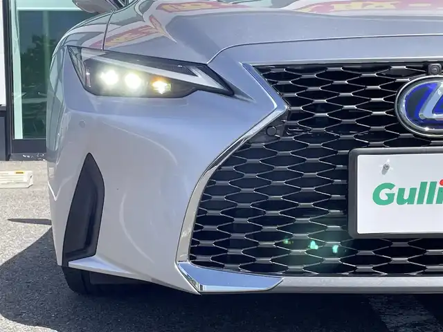 レクサス ＩＳ 300h バージョンL 和歌山県 2021(令3)年 6.3万km シルバー 後期型モデル/パノラミックビューカメラ/レーダークルーズコントロール/レクサスセーフティセンス/三眼LEDヘッドライト/BSM/レザーパワーシート/シートヒーター/ベンチレーション/ステアリングヒーター/ステアリングスイッチ/ETC/純正ドライブレコーダーSDカードなし