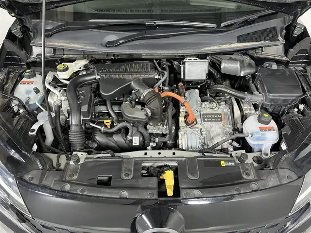 日産 オーラ G レザーエディション 佐賀県 2023(令5)年 0.4万km パープル AA仕入れ：評価点５点、内装評価A点/純正9インチナビ＜フルセグ/Bluetooth＞/アラウンドビューモニター/プロパイロット/置くだけ充電/BOSEプレミアムサウンドスピーカー/インテリジェントルームミラー/電動パーキングブレーキ/オートホールド/レザーシート/純正ドライブレコーダー/純正17インチアルミホイール