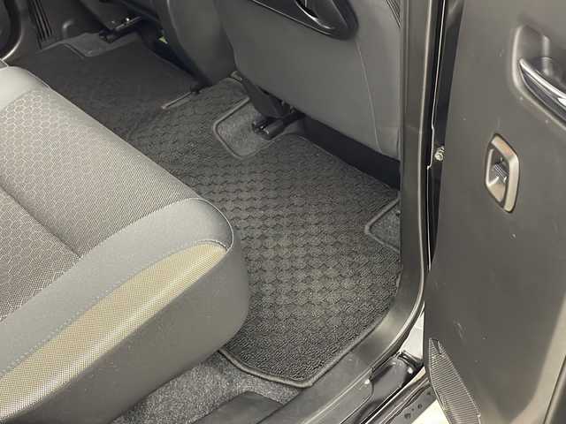 スズキ クロスビー HYBRID MZ 兵庫県 2024(令6)年 0.6万km スーパーブラックパール ・純正8インチナビ/・Bluetooth/CD/DVD/USB/フルセグテレビ/・全方位カメラ/・スズキセーフティサポート/・衝突軽減ブレーキ/・レーンキープアシスト/・レーダクルーズコントロール/・オートハイビーム/・誤発進抑制機能/・コーナーセンサー/・アイドリングストップ/・ステアリングスイッチ/・パドルシフト/・前席シートヒーター/・純正フロアマット/・純正前後ドライブレコーダー/・ビルトインETC/・LEDヘッドライト/・フォグランプ/・純正16インチアルミホイールタイヤ/・シートバックテーブル/・スマートキー/・スペアキー/・保証書/・取扱説明書