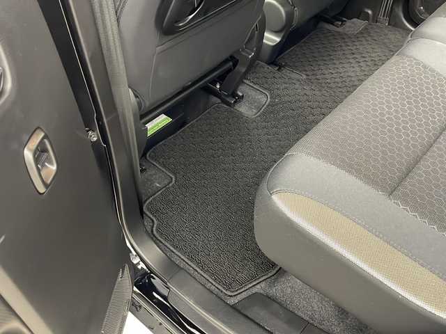 スズキ クロスビー HYBRID MZ 兵庫県 2024(令6)年 0.6万km スーパーブラックパール ・純正8インチナビ/・Bluetooth/CD/DVD/USB/フルセグテレビ/・全方位カメラ/・スズキセーフティサポート/・衝突軽減ブレーキ/・レーンキープアシスト/・レーダクルーズコントロール/・オートハイビーム/・誤発進抑制機能/・コーナーセンサー/・アイドリングストップ/・ステアリングスイッチ/・パドルシフト/・前席シートヒーター/・純正フロアマット/・純正前後ドライブレコーダー/・ビルトインETC/・LEDヘッドライト/・フォグランプ/・純正16インチアルミホイールタイヤ/・シートバックテーブル/・スマートキー/・スペアキー/・保証書/・取扱説明書