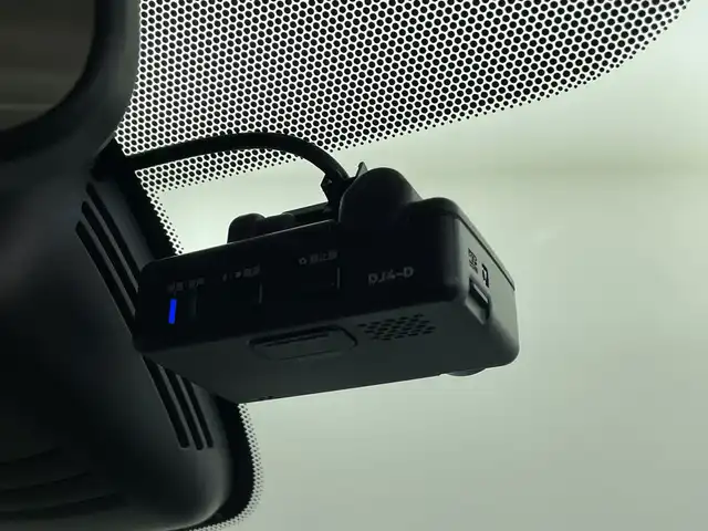 日産 セレナ e－パワー ハイウェイスター V 鹿児島県 2018(平30)年 7.1万km ブリリアントホワイトパール 2トーン 純正ナビ/フルセグテレビ/DVD/CD/BTオーディオ/フリップダウンモニター/両側パワースライドドア/前後ドラレコ/ハンドルヒーター/全席シートヒーター/クルーズコントロール/ビルドインETC/電格ミラー/衝突軽減ブレーキ/純正アルミ/純正下マット/純正バイザー