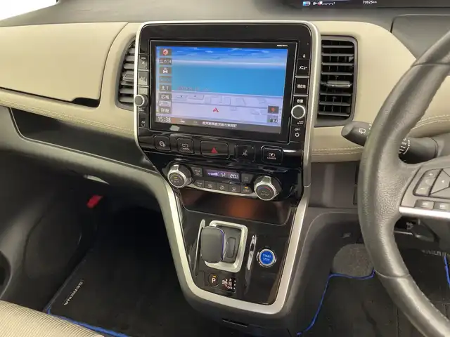 日産 セレナ e－パワー ハイウェイスター V 鹿児島県 2018(平30)年 7.1万km ブリリアントホワイトパール 2トーン 純正ナビ/フルセグテレビ/DVD/CD/BTオーディオ/フリップダウンモニター/両側パワースライドドア/前後ドラレコ/ハンドルヒーター/全席シートヒーター/クルーズコントロール/ビルドインETC/電格ミラー/衝突軽減ブレーキ/純正アルミ/純正下マット/純正バイザー