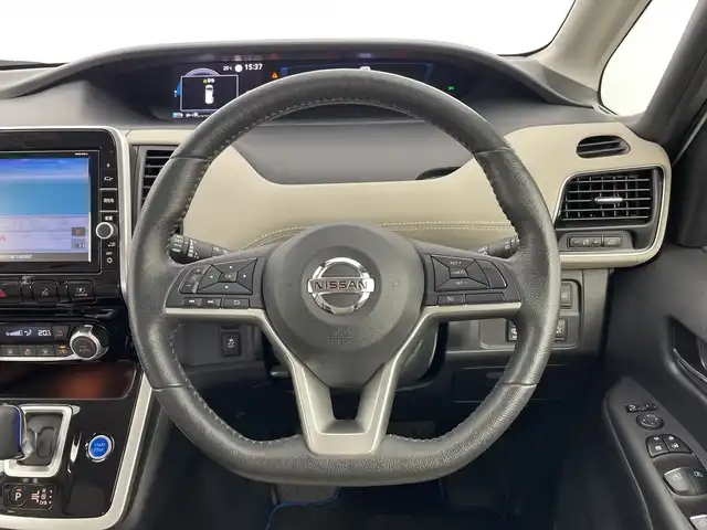 日産 セレナ e－パワー ハイウェイスター V 鹿児島県 2018(平30)年 7.1万km ブリリアントホワイトパール 2トーン 純正ナビ/フルセグテレビ/DVD/CD/BTオーディオ/フリップダウンモニター/両側パワースライドドア/前後ドラレコ/ハンドルヒーター/全席シートヒーター/クルーズコントロール/ビルドインETC/電格ミラー/衝突軽減ブレーキ/純正アルミ/純正下マット/純正バイザー