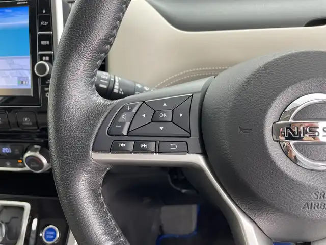 日産 セレナ e－パワー ハイウェイスター V 鹿児島県 2018(平30)年 7.1万km ブリリアントホワイトパール 2トーン 純正ナビ/フルセグテレビ/DVD/CD/BTオーディオ/フリップダウンモニター/両側パワースライドドア/前後ドラレコ/ハンドルヒーター/全席シートヒーター/クルーズコントロール/ビルドインETC/電格ミラー/衝突軽減ブレーキ/純正アルミ/純正下マット/純正バイザー