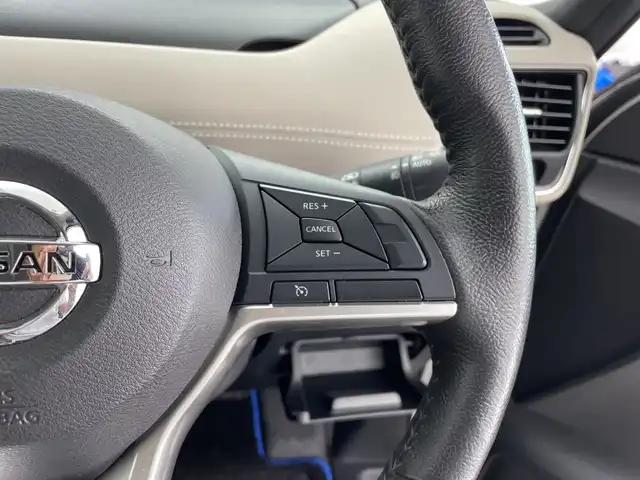 日産 セレナ e－パワー ハイウェイスター V 鹿児島県 2018(平30)年 7.1万km ブリリアントホワイトパール 2トーン 純正ナビ/フルセグテレビ/DVD/CD/BTオーディオ/フリップダウンモニター/両側パワースライドドア/前後ドラレコ/ハンドルヒーター/全席シートヒーター/クルーズコントロール/ビルドインETC/電格ミラー/衝突軽減ブレーキ/純正アルミ/純正下マット/純正バイザー