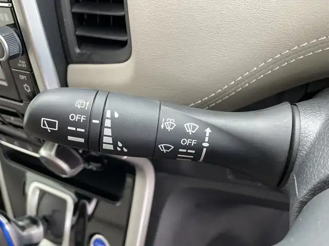 日産 セレナ e－パワー ハイウェイスター V 鹿児島県 2018(平30)年 7.1万km ブリリアントホワイトパール 2トーン 純正ナビ/フルセグテレビ/DVD/CD/BTオーディオ/フリップダウンモニター/両側パワースライドドア/前後ドラレコ/ハンドルヒーター/全席シートヒーター/クルーズコントロール/ビルドインETC/電格ミラー/衝突軽減ブレーキ/純正アルミ/純正下マット/純正バイザー