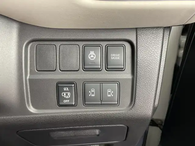 日産 セレナ e－パワー ハイウェイスター V 鹿児島県 2018(平30)年 7.1万km ブリリアントホワイトパール 2トーン 純正ナビ/フルセグテレビ/DVD/CD/BTオーディオ/フリップダウンモニター/両側パワースライドドア/前後ドラレコ/ハンドルヒーター/全席シートヒーター/クルーズコントロール/ビルドインETC/電格ミラー/衝突軽減ブレーキ/純正アルミ/純正下マット/純正バイザー