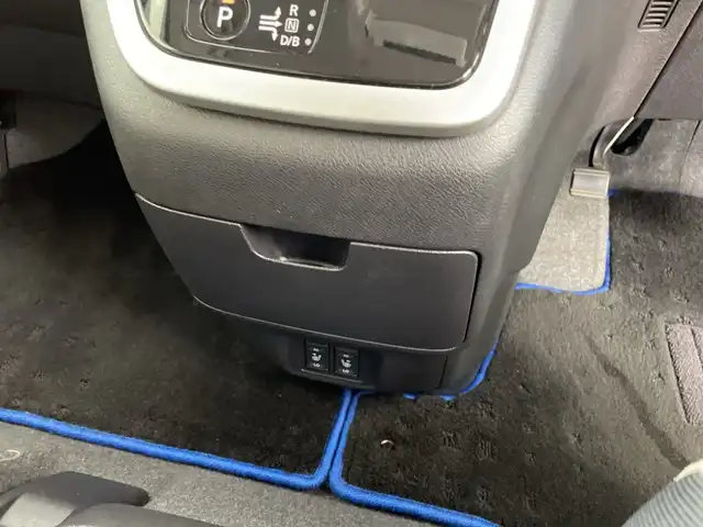 日産 セレナ e－パワー ハイウェイスター V 鹿児島県 2018(平30)年 7.1万km ブリリアントホワイトパール 2トーン 純正ナビ/フルセグテレビ/DVD/CD/BTオーディオ/フリップダウンモニター/両側パワースライドドア/前後ドラレコ/ハンドルヒーター/全席シートヒーター/クルーズコントロール/ビルドインETC/電格ミラー/衝突軽減ブレーキ/純正アルミ/純正下マット/純正バイザー