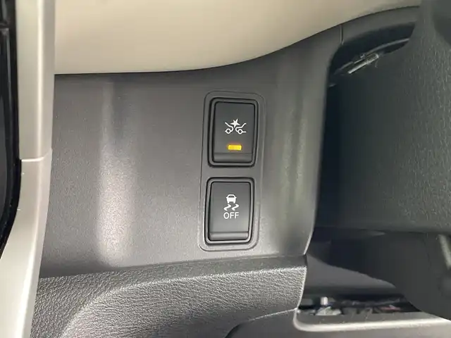 日産 セレナ e－パワー ハイウェイスター V 鹿児島県 2018(平30)年 7.1万km ブリリアントホワイトパール 2トーン 純正ナビ/フルセグテレビ/DVD/CD/BTオーディオ/フリップダウンモニター/両側パワースライドドア/前後ドラレコ/ハンドルヒーター/全席シートヒーター/クルーズコントロール/ビルドインETC/電格ミラー/衝突軽減ブレーキ/純正アルミ/純正下マット/純正バイザー