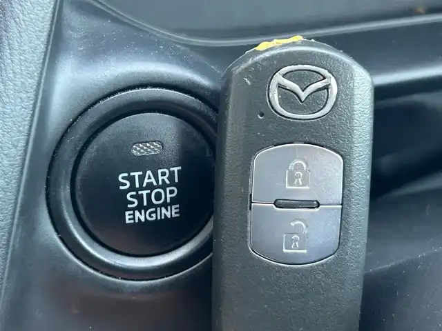 マツダ マツダ２ 15S プロアクティブ Sパッケージ 静岡県 2020(令2)年 5.6万km ソウルレッドクリスタルM マツダコネクト/・7インチWVGAセンターディスプレイ/・コマンダーコントロール/・オーディオセット/ブラインドスポットモニタリング/リアクロスラフィックアラート/車線逸脱警報/前進時アドバンスとスマートシティブレーキサポート/後退時スマートシティブレーキサポート/AT誤発進抑制制御/パーキングセンサー（フロント/リア）/360度ビューモニター/レーダークルーズコントロール/スマートブレーキサポート/レーンキープアシスト/シグネチャーランプ付きアダプティブ/LEDヘッドライト/オートライト/185/65/R15タイヤ/15インチフルホイールキャップ/プライバシーガラス/アクティブドラビングディスプレイ/プッシュスタート/アドバンストキーレスエントリーシステム/無地ブラウン/ブラックツートーンクロスシート/シートヒーター