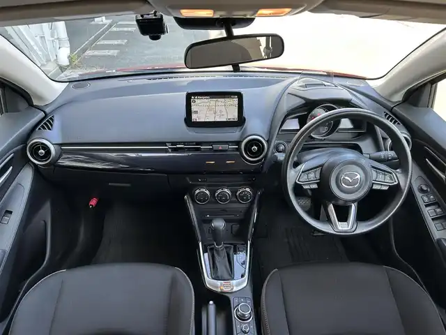マツダ マツダ２ 15S プロアクティブ Sパッケージ 静岡県 2020(令2)年 5.6万km ソウルレッドクリスタルM マツダコネクト/・7インチWVGAセンターディスプレイ/・コマンダーコントロール/・オーディオセット/ブラインドスポットモニタリング/リアクロスラフィックアラート/車線逸脱警報/前進時アドバンスとスマートシティブレーキサポート/後退時スマートシティブレーキサポート/AT誤発進抑制制御/パーキングセンサー（フロント/リア）/360度ビューモニター/レーダークルーズコントロール/スマートブレーキサポート/レーンキープアシスト/シグネチャーランプ付きアダプティブ/LEDヘッドライト/オートライト/185/65/R15タイヤ/15インチフルホイールキャップ/プライバシーガラス/アクティブドラビングディスプレイ/プッシュスタート/アドバンストキーレスエントリーシステム/無地ブラウン/ブラックツートーンクロスシート/シートヒーター