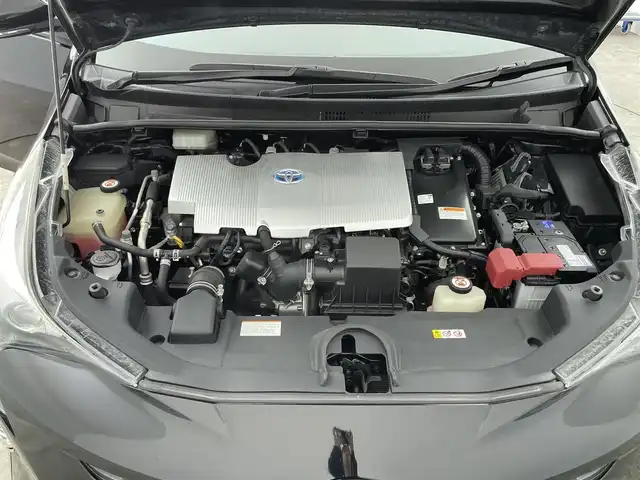 トヨタ プリウス Sセーフティプラス 千葉県 2018(平30)年 10.1万km アティチュードブラックマイカ 禁煙車/ワンオーナー/トヨタセーフティセンス/・レーンディパーチャーアラート/・プリクラッシュセーフティ/・クリアランスソナー/・レーダークルーズコントロール/・パーキングアシスト/純正７型メモリナビ/・型番：NSZT-W68T/・CD/DVD/Bluetooth/フルセグTV/・バックカメラ/・ビルトインETC/革巻きステアリング/・ステアリングスイッチ/純正フロアマット/純正ホイールキャップ/オートライト/・オートマチックハイビーム/・LEDヘッドライト/・LEDフォグランプ/プッシュスタート&スマートキー（スペア有）