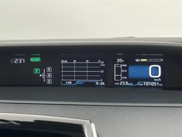 トヨタ プリウス Sセーフティプラス 千葉県 2018(平30)年 10.1万km アティチュードブラックマイカ 禁煙車/ワンオーナー/トヨタセーフティセンス/・レーンディパーチャーアラート/・プリクラッシュセーフティ/・クリアランスソナー/・レーダークルーズコントロール/・パーキングアシスト/純正７型メモリナビ/・型番：NSZT-W68T/・CD/DVD/Bluetooth/フルセグTV/・バックカメラ/・ビルトインETC/革巻きステアリング/・ステアリングスイッチ/純正フロアマット/純正ホイールキャップ/オートライト/・オートマチックハイビーム/・LEDヘッドライト/・LEDフォグランプ/プッシュスタート&スマートキー（スペア有）