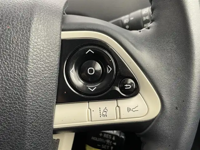 トヨタ プリウス Sセーフティプラス 千葉県 2018(平30)年 10.1万km アティチュードブラックマイカ 禁煙車/ワンオーナー/トヨタセーフティセンス/・レーンディパーチャーアラート/・プリクラッシュセーフティ/・クリアランスソナー/・レーダークルーズコントロール/・パーキングアシスト/純正７型メモリナビ/・型番：NSZT-W68T/・CD/DVD/Bluetooth/フルセグTV/・バックカメラ/・ビルトインETC/革巻きステアリング/・ステアリングスイッチ/純正フロアマット/純正ホイールキャップ/オートライト/・オートマチックハイビーム/・LEDヘッドライト/・LEDフォグランプ/プッシュスタート&スマートキー（スペア有）