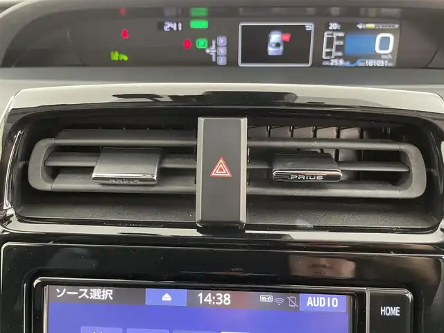 トヨタ プリウス Sセーフティプラス 千葉県 2018(平30)年 10.1万km アティチュードブラックマイカ 禁煙車/ワンオーナー/トヨタセーフティセンス/・レーンディパーチャーアラート/・プリクラッシュセーフティ/・クリアランスソナー/・レーダークルーズコントロール/・パーキングアシスト/純正７型メモリナビ/・型番：NSZT-W68T/・CD/DVD/Bluetooth/フルセグTV/・バックカメラ/・ビルトインETC/革巻きステアリング/・ステアリングスイッチ/純正フロアマット/純正ホイールキャップ/オートライト/・オートマチックハイビーム/・LEDヘッドライト/・LEDフォグランプ/プッシュスタート&スマートキー（スペア有）