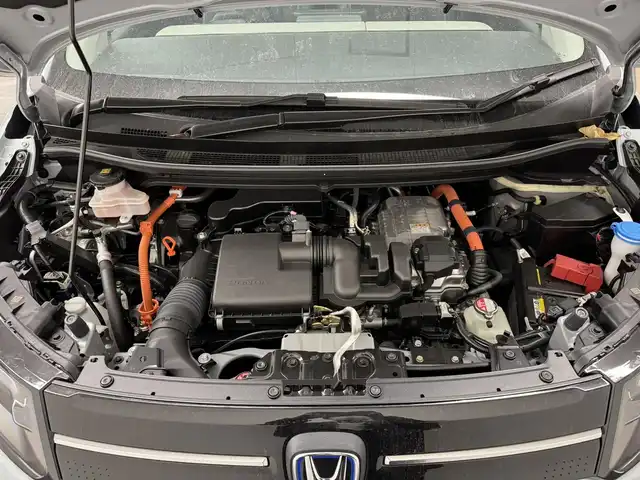 ホンダ フリード ハイブリット e:HEV AIR EX 三重県 2025(令7)年 0.2万km フィヨルドミストパール ハイブリッド/FF/インパネCVT/純正 9インチ Honda Connectナビ/（FM/AM/TV/CarPlay/Android/iPod/USB/Bluetooth）/リヤワイドカメラ/両側パワースライドドア/ETC/Honda SENSING/・衝突軽減ブレーキ（CMBS）/・先行車発進お知らせ機能/・路外逸脱抑制機能/・標識認識機能/・渋滞追従機能付アダプティブクルーズコントロール（ACC）/・車線維持支援システム（LKAS）/・トラフィックジャムアシスト（渋滞運転支援機能）/・ブラインドスポットインフォメーション/・踏み間違い衝突軽減システム/・急アクセル抑制機能/・パーキングセンサーシステム/・後退出庫サポート/・アダプティブドライビングビーム/・VSA/など/装備/・ハーフレザーシート/・シートヒーター（D/N）/・オートエアコン/・リヤクーラー/・オートライト、LEDヘッドライト/・ステアリングスイッチ/・電子パーキングブレーキ＆ブレーキホールド/・プッシュスタート/・純正15inAW/・保/・スマートキーx1/など