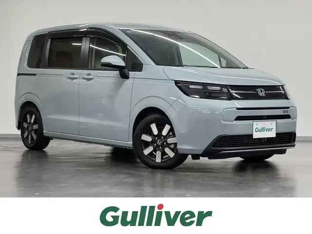 ホンダ フリード ハイブリット e:HEV AIR EX 三重県 2025(令7)年 0.2万km フィヨルドミストパール ハイブリッド/FF/インパネCVT/純正 9インチ Honda Connectナビ/（FM/AM/TV/CarPlay/Android/iPod/USB/Bluetooth）/リヤワイドカメラ/両側パワースライドドア/ETC/Honda SENSING/・衝突軽減ブレーキ（CMBS）/・先行車発進お知らせ機能/・路外逸脱抑制機能/・標識認識機能/・渋滞追従機能付アダプティブクルーズコントロール（ACC）/・車線維持支援システム（LKAS）/・トラフィックジャムアシスト（渋滞運転支援機能）/・ブラインドスポットインフォメーション/・踏み間違い衝突軽減システム/・急アクセル抑制機能/・パーキングセンサーシステム/・後退出庫サポート/・アダプティブドライビングビーム/・VSA/など/装備/・ハーフレザーシート/・シートヒーター（D/N）/・オートエアコン/・リヤクーラー/・オートライト、LEDヘッドライト/・ステアリングスイッチ/・電子パーキングブレーキ＆ブレーキホールド/・プッシュスタート/・純正15inAW/・保/・スマートキーx1/など