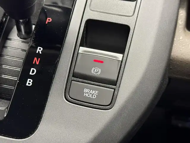 ホンダ フリード ハイブリット e:HEV AIR EX 三重県 2025(令7)年 0.2万km フィヨルドミストパール ハイブリッド/FF/インパネCVT/純正 9インチ Honda Connectナビ/（FM/AM/TV/CarPlay/Android/iPod/USB/Bluetooth）/リヤワイドカメラ/両側パワースライドドア/ETC/Honda SENSING/・衝突軽減ブレーキ（CMBS）/・先行車発進お知らせ機能/・路外逸脱抑制機能/・標識認識機能/・渋滞追従機能付アダプティブクルーズコントロール（ACC）/・車線維持支援システム（LKAS）/・トラフィックジャムアシスト（渋滞運転支援機能）/・ブラインドスポットインフォメーション/・踏み間違い衝突軽減システム/・急アクセル抑制機能/・パーキングセンサーシステム/・後退出庫サポート/・アダプティブドライビングビーム/・VSA/など/装備/・ハーフレザーシート/・シートヒーター（D/N）/・オートエアコン/・リヤクーラー/・オートライト、LEDヘッドライト/・ステアリングスイッチ/・電子パーキングブレーキ＆ブレーキホールド/・プッシュスタート/・純正15inAW/・保/・スマートキーx1/など