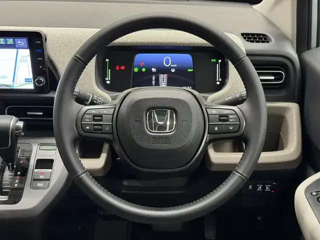 ホンダ フリード ハイブリット e:HEV AIR EX 三重県 2025(令7)年 0.2万km フィヨルドミストパール ハイブリッド/FF/インパネCVT/純正 9インチ Honda Connectナビ/（FM/AM/TV/CarPlay/Android/iPod/USB/Bluetooth）/リヤワイドカメラ/両側パワースライドドア/ETC/Honda SENSING/・衝突軽減ブレーキ（CMBS）/・先行車発進お知らせ機能/・路外逸脱抑制機能/・標識認識機能/・渋滞追従機能付アダプティブクルーズコントロール（ACC）/・車線維持支援システム（LKAS）/・トラフィックジャムアシスト（渋滞運転支援機能）/・ブラインドスポットインフォメーション/・踏み間違い衝突軽減システム/・急アクセル抑制機能/・パーキングセンサーシステム/・後退出庫サポート/・アダプティブドライビングビーム/・VSA/など/装備/・ハーフレザーシート/・シートヒーター（D/N）/・オートエアコン/・リヤクーラー/・オートライト、LEDヘッドライト/・ステアリングスイッチ/・電子パーキングブレーキ＆ブレーキホールド/・プッシュスタート/・純正15inAW/・保/・スマートキーx1/など