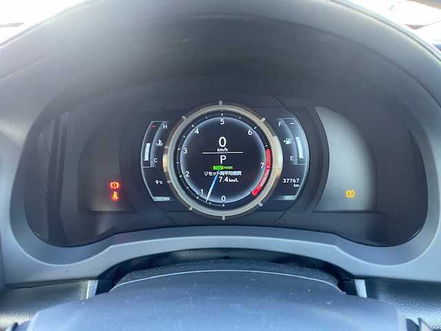 レクサス ＲＣ 350 Fスポーツ 静岡県 2015(平27)年 3.8万km ホワイトノーヴァガラスフレーク ●純正ナビ/（フルセグ/CD/DVD/Bluetooth）/●バックカメラ/●赤革シート/●運転席＆助手席シートヒーター/●運転席助手席パワーシート/●運転席シートメモリー/●レーダークルーズコントロール/●プリクラッシュセーフティー/●レーントレーシングアシスト/●ブラインドスポットモニター/●LEDヘッドライト/●オートライト/●オートマチックハイビーム/●フォグランプ/●革巻きステアリング/●ステアリングスイッチ/●パドルシフト/●チルト＆テレスコピックステアリング/●ステアリングヒーター/●電動格納ウインカーミラー/●ETC/●純正フロアマット/●自動防眩ミラー/●前方ドライブレコーダー/●レーダー探知機（AR-G100A）/●ISOFIX/●プッシュスタート/●スマートキー/●純正19インチアルミホイール/●ダブル+サイド+カーテンSRS+ABS