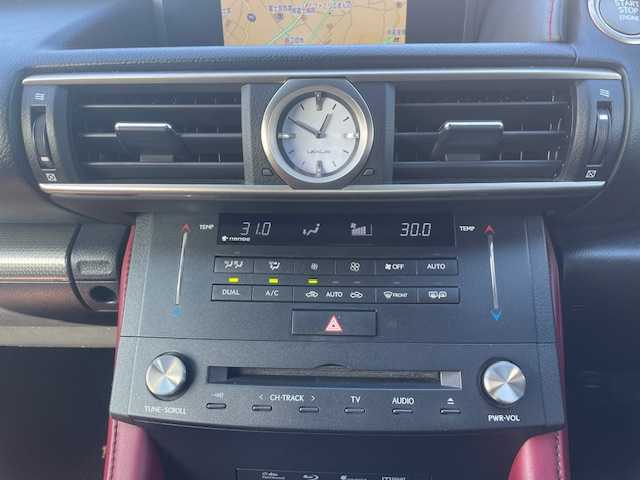 レクサス ＲＣ 350 Fスポーツ 静岡県 2015(平27)年 3.8万km ホワイトノーヴァガラスフレーク ●純正ナビ/（フルセグ/CD/DVD/Bluetooth）/●バックカメラ/●赤革シート/●運転席＆助手席シートヒーター/●運転席助手席パワーシート/●運転席シートメモリー/●レーダークルーズコントロール/●プリクラッシュセーフティー/●レーントレーシングアシスト/●ブラインドスポットモニター/●LEDヘッドライト/●オートライト/●オートマチックハイビーム/●フォグランプ/●革巻きステアリング/●ステアリングスイッチ/●パドルシフト/●チルト＆テレスコピックステアリング/●ステアリングヒーター/●電動格納ウインカーミラー/●ETC/●純正フロアマット/●自動防眩ミラー/●前方ドライブレコーダー/●レーダー探知機（AR-G100A）/●ISOFIX/●プッシュスタート/●スマートキー/●純正19インチアルミホイール/●ダブル+サイド+カーテンSRS+ABS