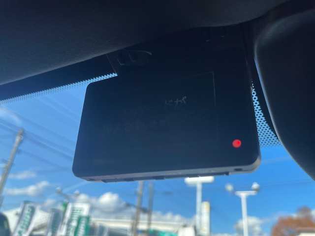 レクサス ＲＣ 350 Fスポーツ 静岡県 2015(平27)年 3.8万km ホワイトノーヴァガラスフレーク ●純正ナビ/（フルセグ/CD/DVD/Bluetooth）/●バックカメラ/●赤革シート/●運転席＆助手席シートヒーター/●運転席助手席パワーシート/●運転席シートメモリー/●レーダークルーズコントロール/●プリクラッシュセーフティー/●レーントレーシングアシスト/●ブラインドスポットモニター/●LEDヘッドライト/●オートライト/●オートマチックハイビーム/●フォグランプ/●革巻きステアリング/●ステアリングスイッチ/●パドルシフト/●チルト＆テレスコピックステアリング/●ステアリングヒーター/●電動格納ウインカーミラー/●ETC/●純正フロアマット/●自動防眩ミラー/●前方ドライブレコーダー/●レーダー探知機（AR-G100A）/●ISOFIX/●プッシュスタート/●スマートキー/●純正19インチアルミホイール/●ダブル+サイド+カーテンSRS+ABS