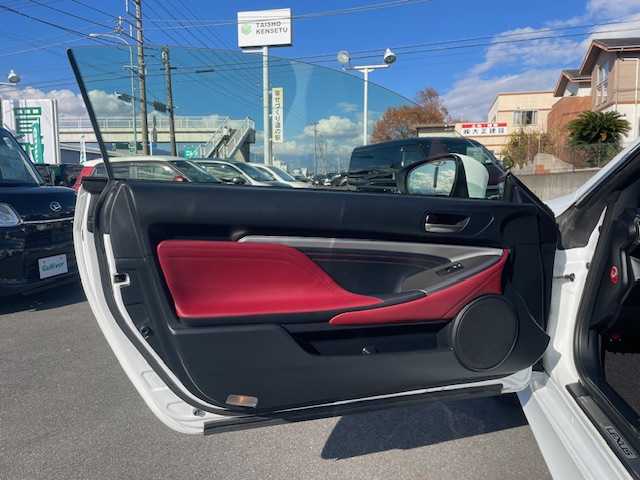 レクサス ＲＣ 350 Fスポーツ 静岡県 2015(平27)年 3.8万km ホワイトノーヴァガラスフレーク ●純正ナビ/（フルセグ/CD/DVD/Bluetooth）/●バックカメラ/●赤革シート/●運転席＆助手席シートヒーター/●運転席助手席パワーシート/●運転席シートメモリー/●レーダークルーズコントロール/●プリクラッシュセーフティー/●レーントレーシングアシスト/●ブラインドスポットモニター/●LEDヘッドライト/●オートライト/●オートマチックハイビーム/●フォグランプ/●革巻きステアリング/●ステアリングスイッチ/●パドルシフト/●チルト＆テレスコピックステアリング/●ステアリングヒーター/●電動格納ウインカーミラー/●ETC/●純正フロアマット/●自動防眩ミラー/●前方ドライブレコーダー/●レーダー探知機（AR-G100A）/●ISOFIX/●プッシュスタート/●スマートキー/●純正19インチアルミホイール/●ダブル+サイド+カーテンSRS+ABS