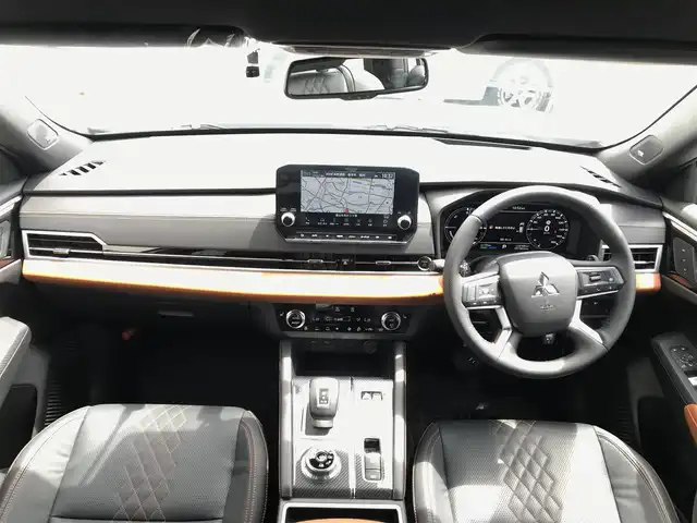 三菱 アウトランダー ＰＨＥＶ P 富山県 2022(令4)年 3.2万km ホワイトダイヤモンド 4WD/サンルーフ/BOSEサウンド/純正ナビ/フルセグTV/Bluetooth/全周囲カメラ/前後ドライブレコーダー/衝突被害軽減ブレーキ/コーナーセンサー/レーンキープアシスト/ブラインドスポットモニター/レーダークルーズコントロール/レザーシート/メモリー付パワーシート/電動リアゲート/シートヒーター/ハンドルヒーター/ETC2.0/社外AWスタッドレスタイヤ車載