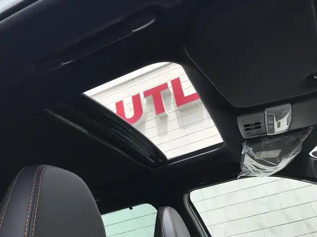 三菱 アウトランダー ＰＨＥＶ P 富山県 2022(令4)年 3.2万km ホワイトダイヤモンド 4WD/サンルーフ/BOSEサウンド/純正ナビ/フルセグTV/Bluetooth/全周囲カメラ/前後ドライブレコーダー/衝突被害軽減ブレーキ/コーナーセンサー/レーンキープアシスト/ブラインドスポットモニター/レーダークルーズコントロール/レザーシート/メモリー付パワーシート/電動リアゲート/シートヒーター/ハンドルヒーター/ETC2.0/社外AWスタッドレスタイヤ車載