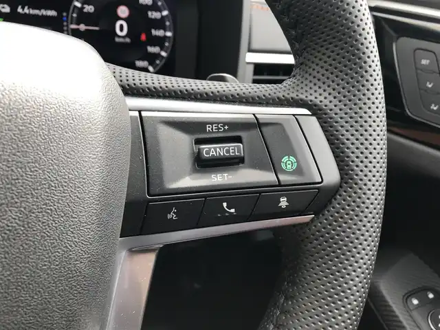 三菱 アウトランダー ＰＨＥＶ P 富山県 2022(令4)年 3.2万km ホワイトダイヤモンド 4WD/サンルーフ/BOSEサウンド/純正ナビ/フルセグTV/Bluetooth/全周囲カメラ/前後ドライブレコーダー/衝突被害軽減ブレーキ/コーナーセンサー/レーンキープアシスト/ブラインドスポットモニター/レーダークルーズコントロール/レザーシート/メモリー付パワーシート/電動リアゲート/シートヒーター/ハンドルヒーター/ETC2.0/社外AWスタッドレスタイヤ車載