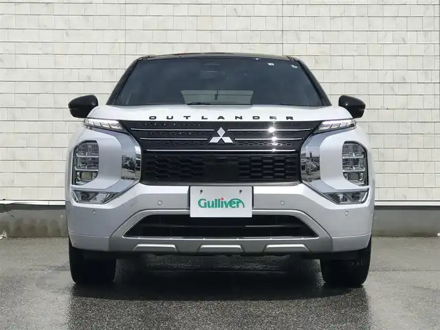 三菱 アウトランダー ＰＨＥＶ P 富山県 2022(令4)年 3.2万km ホワイトダイヤモンド 4WD/サンルーフ/BOSEサウンド/純正ナビ/フルセグTV/Bluetooth/全周囲カメラ/前後ドライブレコーダー/衝突被害軽減ブレーキ/コーナーセンサー/レーンキープアシスト/ブラインドスポットモニター/レーダークルーズコントロール/レザーシート/メモリー付パワーシート/電動リアゲート/シートヒーター/ハンドルヒーター/ETC2.0/社外AWスタッドレスタイヤ車載