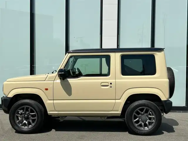 スズキ ジムニー XC 大阪府 2020(令2)年 4万km シフォンアイボリーメタリックブラック2トーンルーフ 純正８インチナビ/   フルセグTV/CD/DVD/Bluetooth/衝突軽減/前席シートヒーター/クルーズコントロール/ステアリングスイッチ/純正フロアマット/革調シートカバー/プッシュスタート/スマートキー/ＥＴＣ/ＬＥＤライト