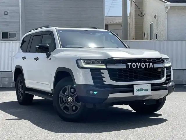 トヨタ ランドクルーザー GRスポーツ 栃木県 2023(令5)年 1.4万km プレシャスホワイトパール Pantheraセキュリティ/電動格納サードシート/ヘッドアップディスプレイ/ヘッドレストモニター/サイドステップ/トヨタセーフティセンス/サンルーフ/JBLプレミアムサウンドシステム/純正12.3インチナビ/CD/DVD/BT/フルセグ/MSV/Miracast/パワーバックドア/レーダークルーズコントロール/LEDオートライト/オートハイビーム/レザーシート/前席・2列目シートヒーター/前席・2列目シートベンチレーション/前席パワーシート（運転席メモリー機能付き）/クリアランスソナー/前後ドライブレコーダー/ブラインドスポットモニター/パーキングサポートブレーキ/オートブレーキホールド/クールボックス/ブラックルーフレール/ステアリングヒーター/ステアリングスイッチ/スペアキー１/ビルトインETC2.0/4WD