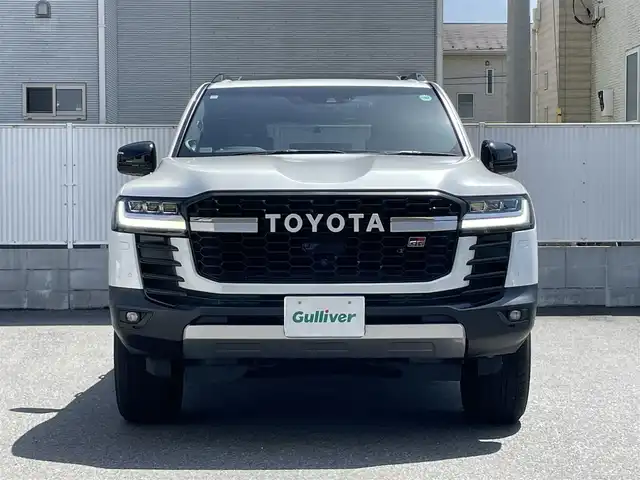 トヨタ ランドクルーザー GRスポーツ 栃木県 2023(令5)年 1.4万km プレシャスホワイトパール Pantheraセキュリティ/電動格納サードシート/ヘッドアップディスプレイ/ヘッドレストモニター/サイドステップ/トヨタセーフティセンス/サンルーフ/JBLプレミアムサウンドシステム/純正12.3インチナビ/CD/DVD/BT/フルセグ/MSV/Miracast/パワーバックドア/レーダークルーズコントロール/LEDオートライト/オートハイビーム/レザーシート/前席・2列目シートヒーター/前席・2列目シートベンチレーション/前席パワーシート（運転席メモリー機能付き）/クリアランスソナー/前後ドライブレコーダー/ブラインドスポットモニター/パーキングサポートブレーキ/オートブレーキホールド/クールボックス/ブラックルーフレール/ステアリングヒーター/ステアリングスイッチ/スペアキー１/ビルトインETC2.0/4WD