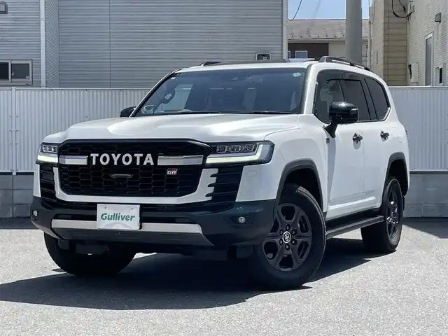 トヨタ ランドクルーザー GRスポーツ 栃木県 2023(令5)年 1.4万km プレシャスホワイトパール Pantheraセキュリティ/電動格納サードシート/ヘッドアップディスプレイ/ヘッドレストモニター/サイドステップ/トヨタセーフティセンス/サンルーフ/JBLプレミアムサウンドシステム/純正12.3インチナビ/CD/DVD/BT/フルセグ/MSV/Miracast/パワーバックドア/レーダークルーズコントロール/LEDオートライト/オートハイビーム/レザーシート/前席・2列目シートヒーター/前席・2列目シートベンチレーション/前席パワーシート（運転席メモリー機能付き）/クリアランスソナー/前後ドライブレコーダー/ブラインドスポットモニター/パーキングサポートブレーキ/オートブレーキホールド/クールボックス/ブラックルーフレール/ステアリングヒーター/ステアリングスイッチ/スペアキー１/ビルトインETC2.0/4WD