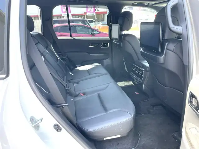 トヨタ ランドクルーザー GRスポーツ 栃木県 2023(令5)年 1.4万km プレシャスホワイトパール Pantheraセキュリティ/電動格納サードシート/ヘッドアップディスプレイ/ヘッドレストモニター/サイドステップ/トヨタセーフティセンス/サンルーフ/JBLプレミアムサウンドシステム/純正12.3インチナビ/CD/DVD/BT/フルセグ/MSV/Miracast/パワーバックドア/レーダークルーズコントロール/LEDオートライト/オートハイビーム/レザーシート/前席・2列目シートヒーター/前席・2列目シートベンチレーション/前席パワーシート（運転席メモリー機能付き）/クリアランスソナー/前後ドライブレコーダー/ブラインドスポットモニター/パーキングサポートブレーキ/オートブレーキホールド/クールボックス/ブラックルーフレール/ステアリングヒーター/ステアリングスイッチ/スペアキー１/ビルトインETC2.0/4WD