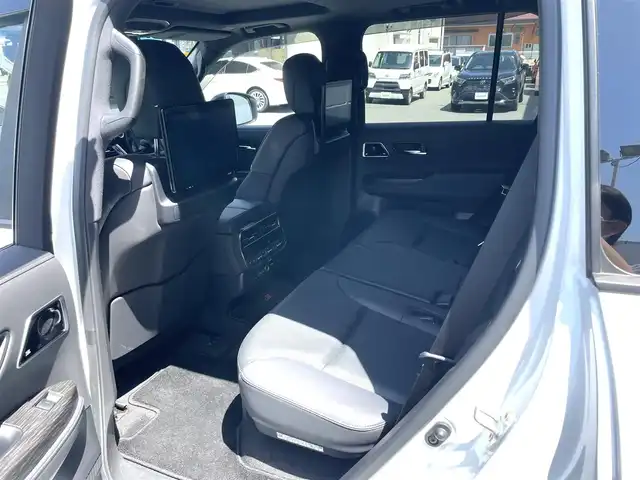 トヨタ ランドクルーザー GRスポーツ 栃木県 2023(令5)年 1.4万km プレシャスホワイトパール Pantheraセキュリティ/電動格納サードシート/ヘッドアップディスプレイ/ヘッドレストモニター/サイドステップ/トヨタセーフティセンス/サンルーフ/JBLプレミアムサウンドシステム/純正12.3インチナビ/CD/DVD/BT/フルセグ/MSV/Miracast/パワーバックドア/レーダークルーズコントロール/LEDオートライト/オートハイビーム/レザーシート/前席・2列目シートヒーター/前席・2列目シートベンチレーション/前席パワーシート（運転席メモリー機能付き）/クリアランスソナー/前後ドライブレコーダー/ブラインドスポットモニター/パーキングサポートブレーキ/オートブレーキホールド/クールボックス/ブラックルーフレール/ステアリングヒーター/ステアリングスイッチ/スペアキー１/ビルトインETC2.0/4WD