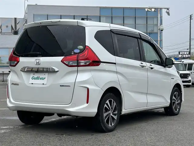 ホンダ フリード ハイブリット G ホンダセンシング 青森県 2017(平29)年 4.2万km ホワイトオーキッドパール ・寒冷地仕様/・4WD/・純正ナビ/・フルセグ/・CD/DVD/SD/USB/Bluetooth/・バックカメラ/・プッシュスタート/・スマートキー/・スペアキー1本/・ホンダセンシング/・横滑り防止/・オートライト/・クルーズコントロール（追従有）/・純正ビルドインETC/・ドライブレコーダー/・両側パワースライドドア/・シートヒーター（N＋D）/・純正フロアマット/・純正AW15インチ/・取扱説明書