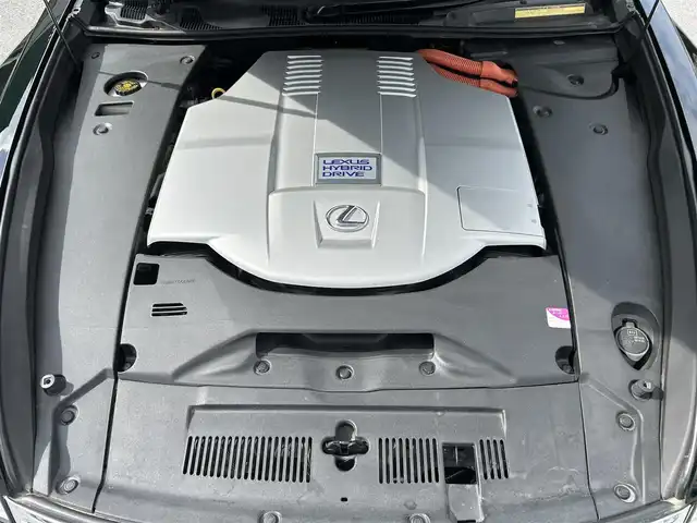 レクサス ＬＳ 600h バージョンC Iパック 滋賀県 2015(平27)年 6.4万km ブラック ガソリン（ハイブリッド）/4WD(F4)/CVT/ムーンルーフ/12.1インチ純正ナビ/(FM/AM/CD/DVD/フルセグ/Bluetooth)/ETC/ドライブレコーダー/バックカメラ/プリクラッシュブレーキアシスト	/レーダークルーズコントロール/レーンキープアシスト	/ブラインドスポットモニター/クリアランスソナー/電動サンシェード/運転席・助手席シートヒーター/運転席・助手席シートベンチレーション/シートメモリー/電動パーキング/電動格納ミラー/革巻きステアリング/ステアリングスイッチ/ステアリングヒーター/オートライト/LEDヘッドライト/フロントフォグ/自動防眩ルームミラー	/フルオートエアコン/プッシュスタート/スマートキー/純正フロアマット