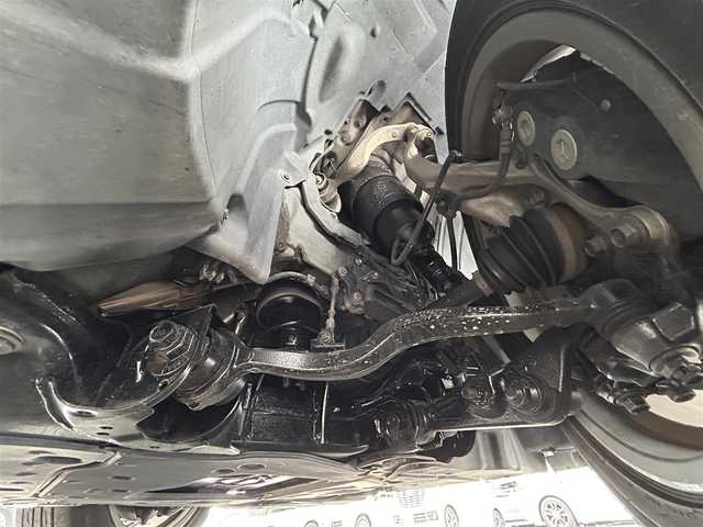 レクサス ＬＳ 600h バージョンC Iパック 滋賀県 2015(平27)年 6.4万km ブラック ガソリン（ハイブリッド）/4WD(F4)/CVT/ムーンルーフ/12.1インチ純正ナビ/(FM/AM/CD/DVD/フルセグ/Bluetooth)/ETC/ドライブレコーダー/バックカメラ/プリクラッシュブレーキアシスト	/レーダークルーズコントロール/レーンキープアシスト	/ブラインドスポットモニター/クリアランスソナー/電動サンシェード/運転席・助手席シートヒーター/運転席・助手席シートベンチレーション/シートメモリー/電動パーキング/電動格納ミラー/革巻きステアリング/ステアリングスイッチ/ステアリングヒーター/オートライト/LEDヘッドライト/フロントフォグ/自動防眩ルームミラー	/フルオートエアコン/プッシュスタート/スマートキー/純正フロアマット