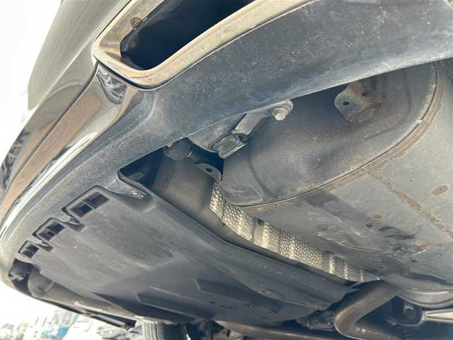 レクサス ＬＳ 600h バージョンC Iパック 滋賀県 2015(平27)年 6.4万km ブラック ガソリン（ハイブリッド）/4WD(F4)/CVT/ムーンルーフ/12.1インチ純正ナビ/(FM/AM/CD/DVD/フルセグ/Bluetooth)/ETC/ドライブレコーダー/バックカメラ/プリクラッシュブレーキアシスト	/レーダークルーズコントロール/レーンキープアシスト	/ブラインドスポットモニター/クリアランスソナー/電動サンシェード/運転席・助手席シートヒーター/運転席・助手席シートベンチレーション/シートメモリー/電動パーキング/電動格納ミラー/革巻きステアリング/ステアリングスイッチ/ステアリングヒーター/オートライト/LEDヘッドライト/フロントフォグ/自動防眩ルームミラー	/フルオートエアコン/プッシュスタート/スマートキー/純正フロアマット