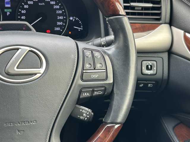 レクサス ＬＳ 600h バージョンC Iパック 滋賀県 2015(平27)年 6.4万km ブラック ガソリン（ハイブリッド）/4WD(F4)/CVT/ムーンルーフ/12.1インチ純正ナビ/(FM/AM/CD/DVD/フルセグ/Bluetooth)/ETC/ドライブレコーダー/バックカメラ/プリクラッシュブレーキアシスト	/レーダークルーズコントロール/レーンキープアシスト	/ブラインドスポットモニター/クリアランスソナー/電動サンシェード/運転席・助手席シートヒーター/運転席・助手席シートベンチレーション/シートメモリー/電動パーキング/電動格納ミラー/革巻きステアリング/ステアリングスイッチ/ステアリングヒーター/オートライト/LEDヘッドライト/フロントフォグ/自動防眩ルームミラー	/フルオートエアコン/プッシュスタート/スマートキー/純正フロアマット